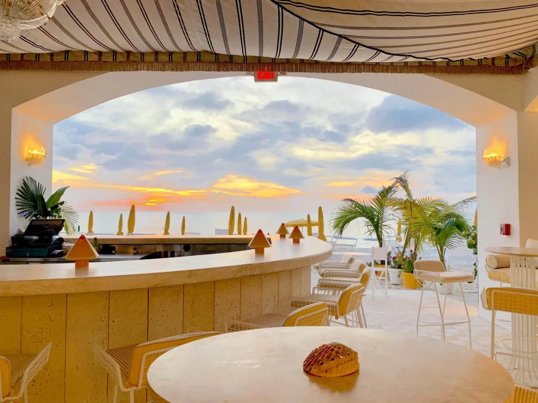 Palm Heights - Coconut Club Restaurant