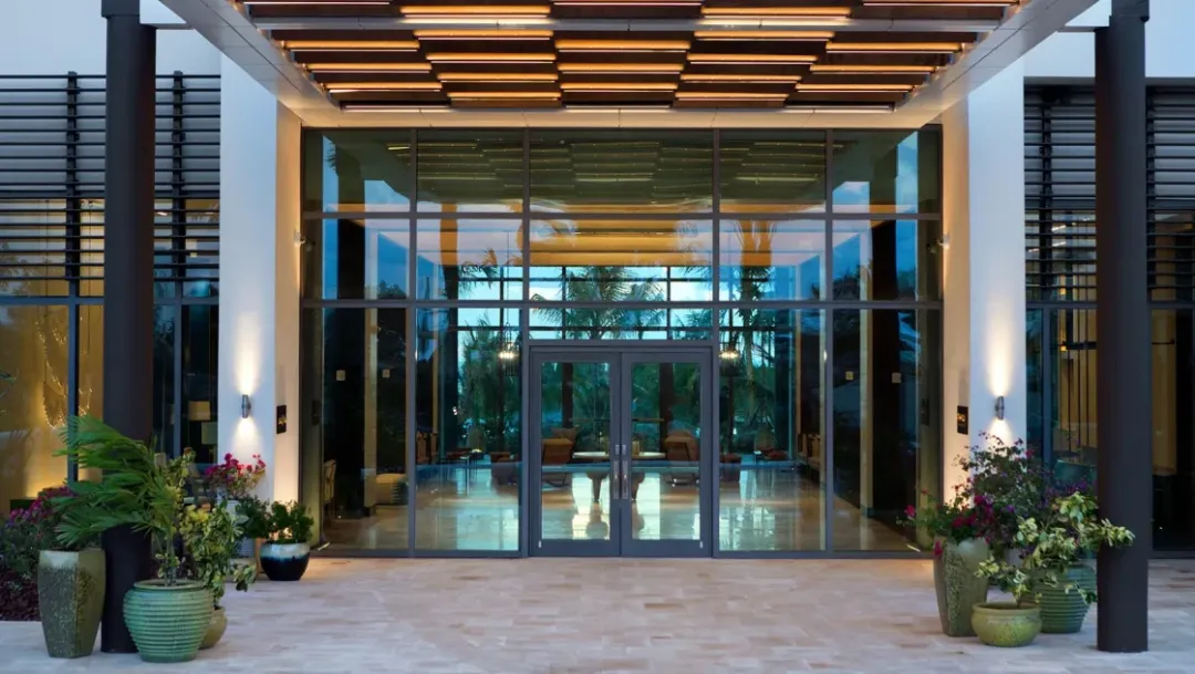 Kimpton-Seafire-Resort-and-Spa-Entrance
