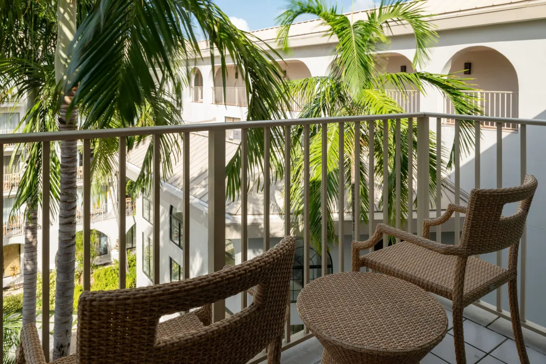 Grand-Cayman-Marriott-Resort-Courtyard-View-Room-Balcony