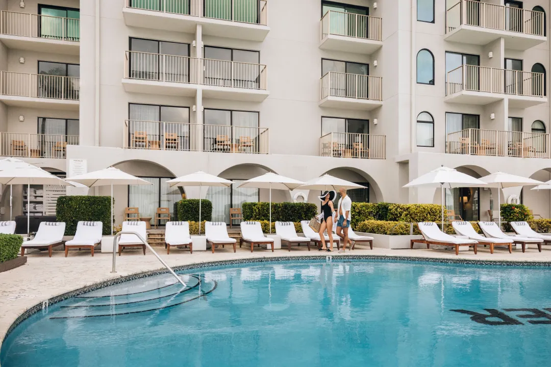 Grand-Cayman-Marriott-Resort-Facade