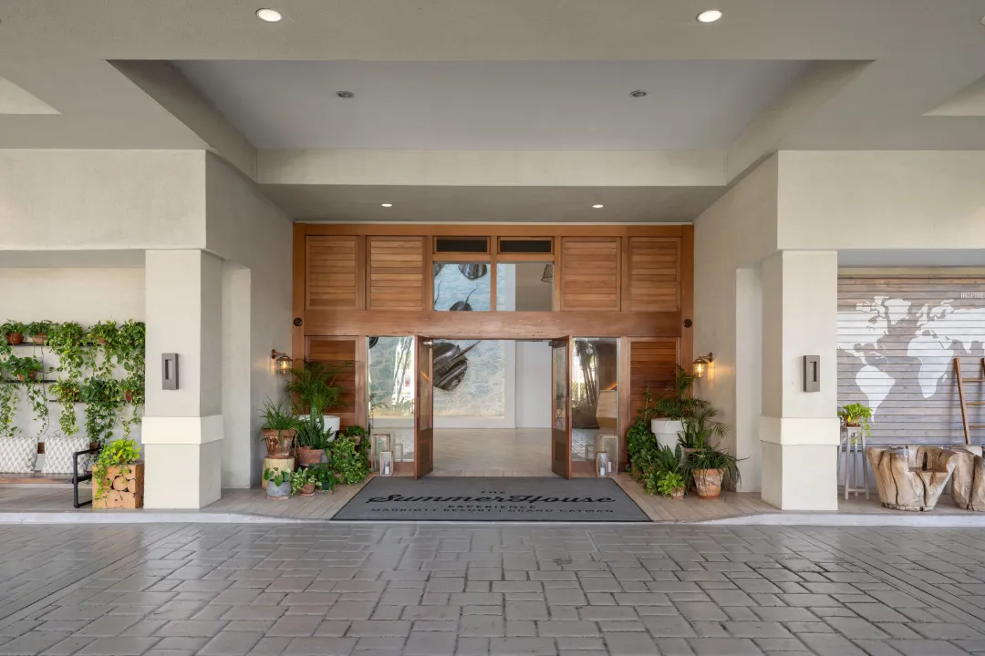 Grand-Cayman-Marriott-Resort-Entrance