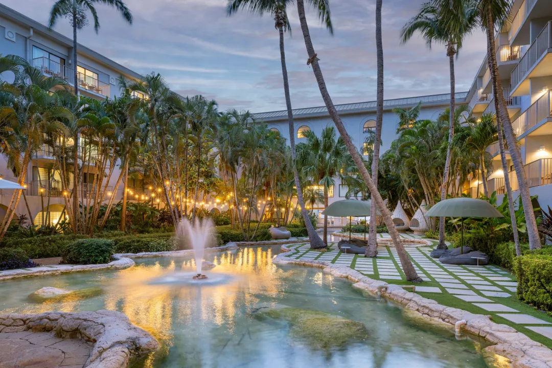 Grand-Cayman-Marriott-Resort-Courtyard