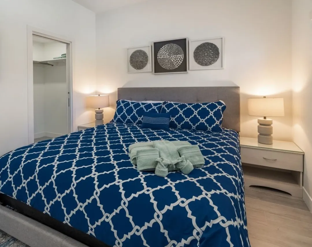 The-Grove-One-Bedroom-Apartment-King-Bed