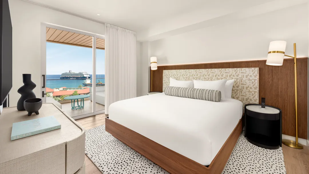 ONE GT - Spring Suite - King Bed