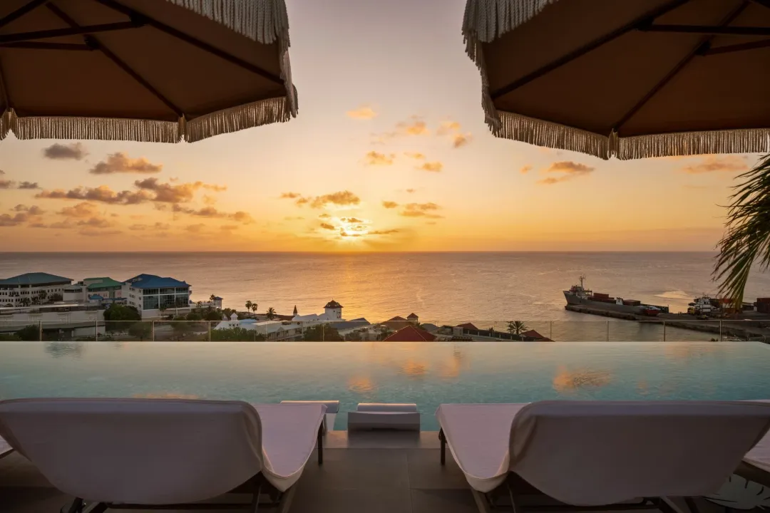 ONE-GT-Infinity-Pool