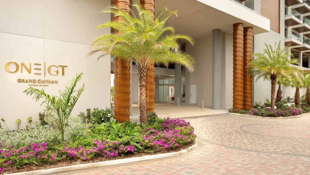 ONE-GT-Entrance
