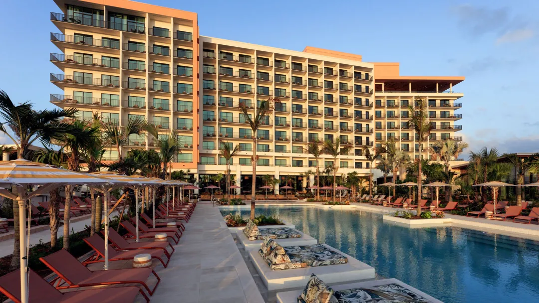 Hotel-Indigo-Grand-Cayman-Hotel-Exterior