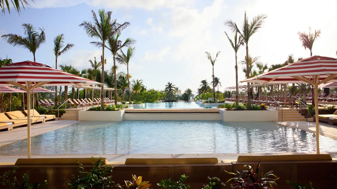 Hotel-Indigo-Grand-Cayman-Pool