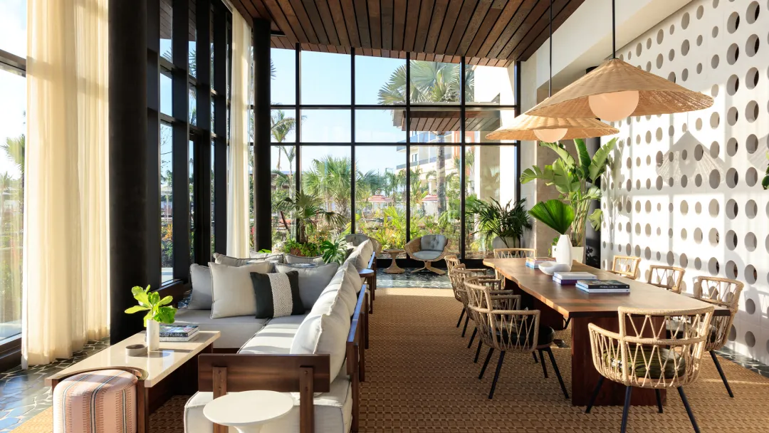 Hotel-Indigo-Grand-Cayman-Restaurants