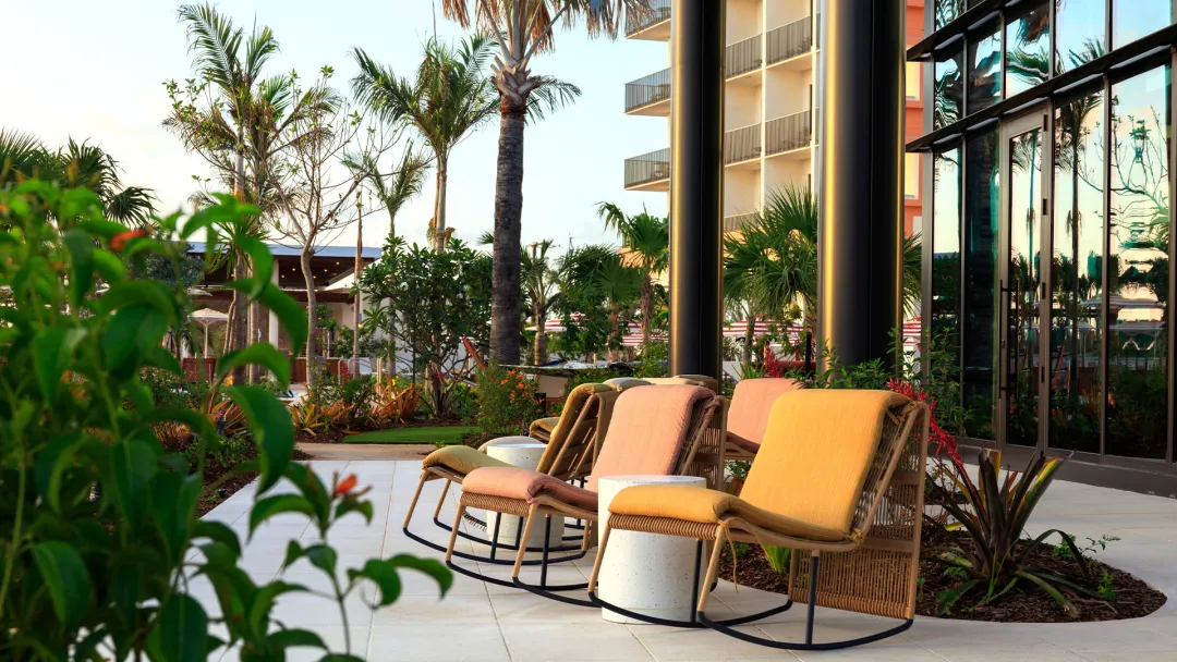 Hotel-Indigo-Grand-Cayman-Outdoor-Seating