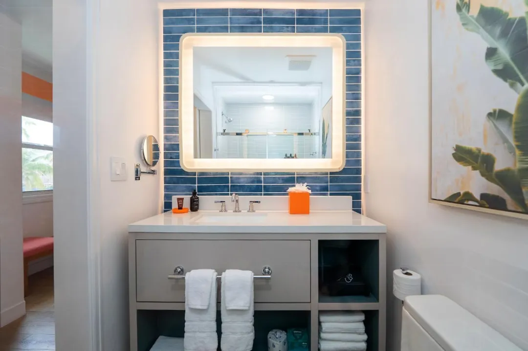 Sunsine Hotel and Suites - One Bedroom Suite - Sink