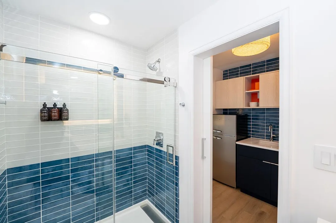 Sunsine Hotel and Suites - One Bedroom Suite - Shower