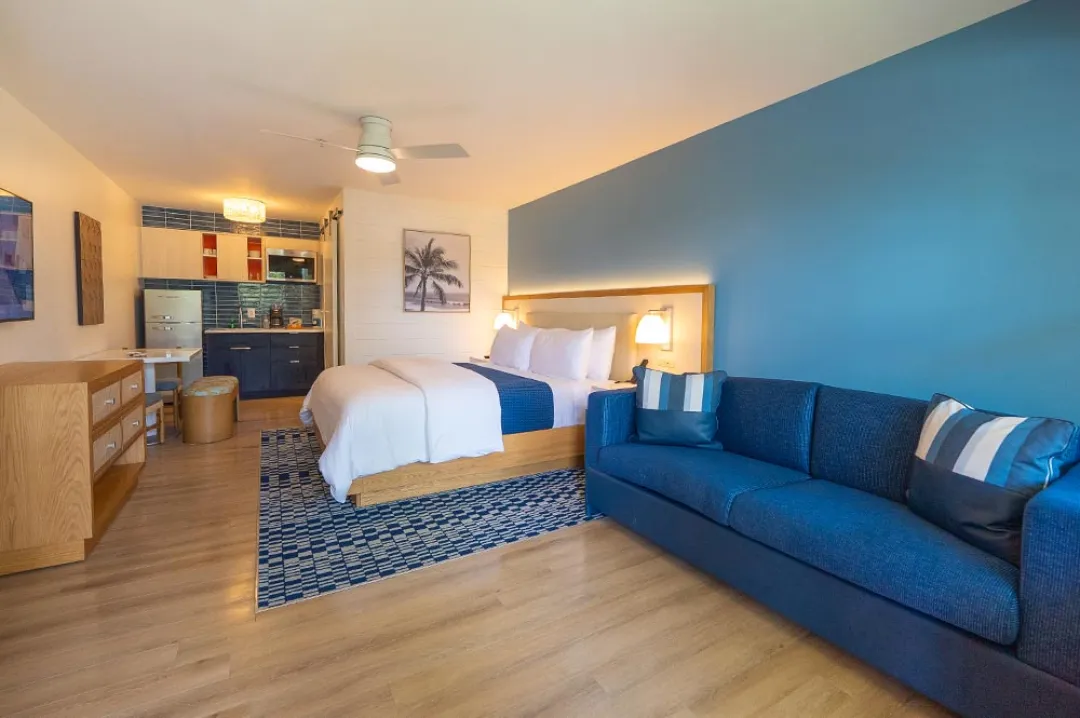 Sunsine Hotel and Suites - Family Suite - Main Bedroom