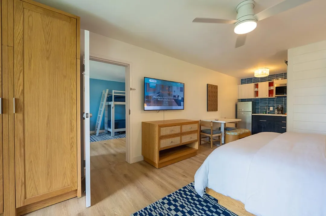 Sunsine Hotel and Suites - Family Suite - Connecting Room