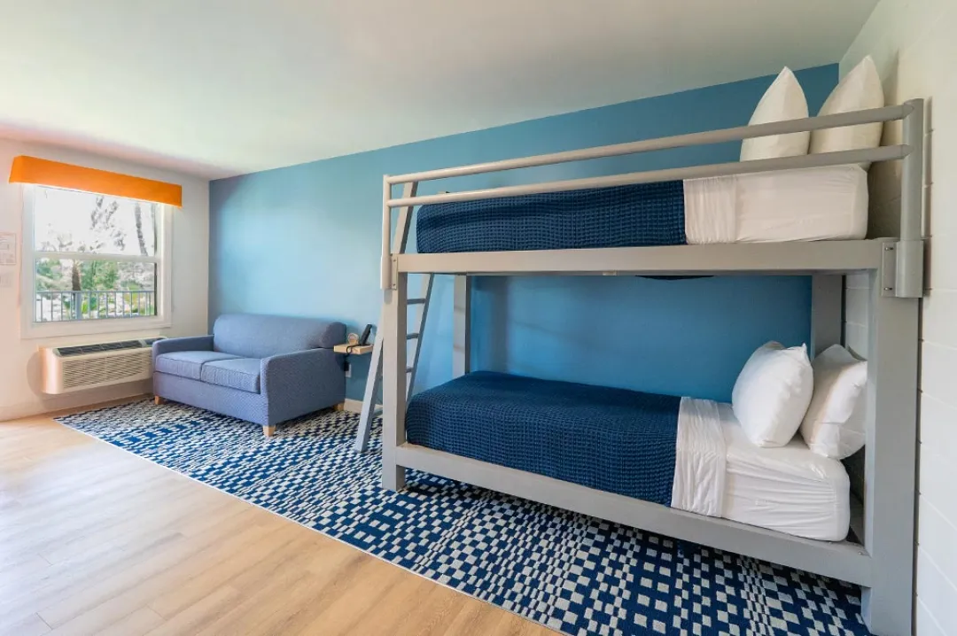 Sunsine Hotel and Suites - Family Suite - Bunk Beds Detail
