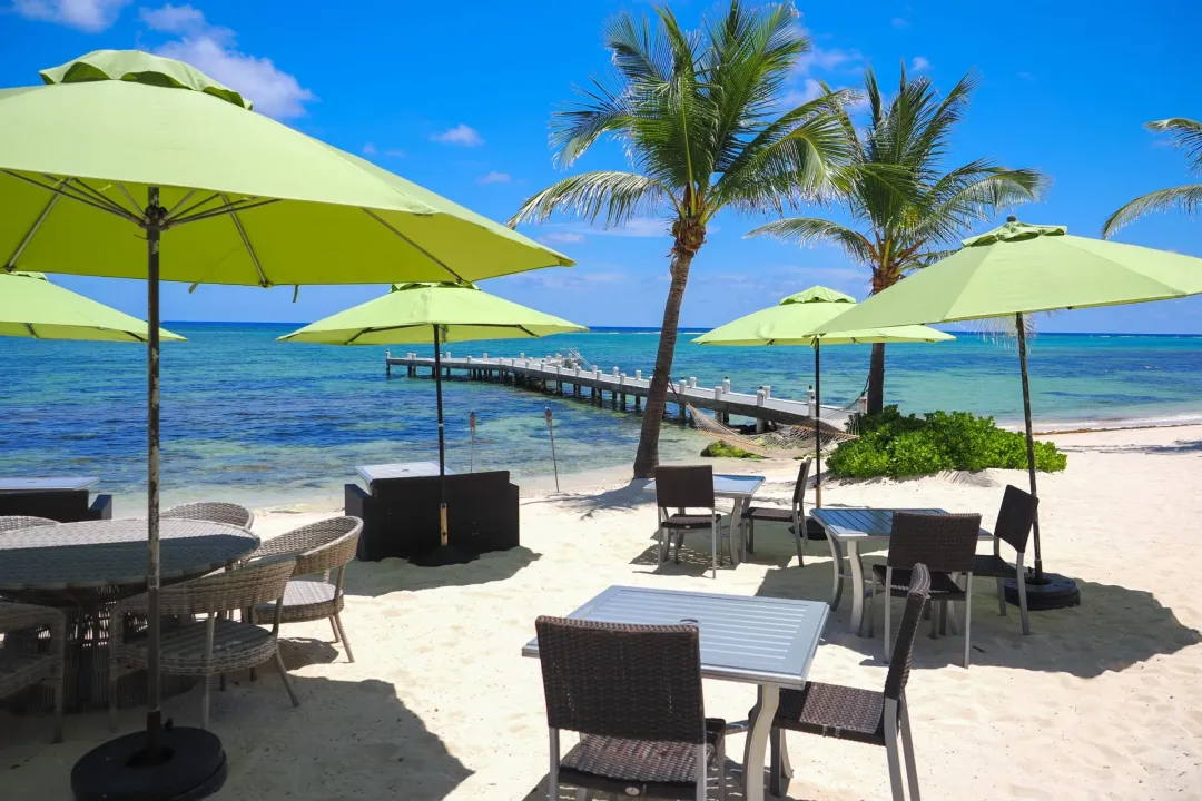 The-Reef-Beach-Resort-Beach-Restaurant
