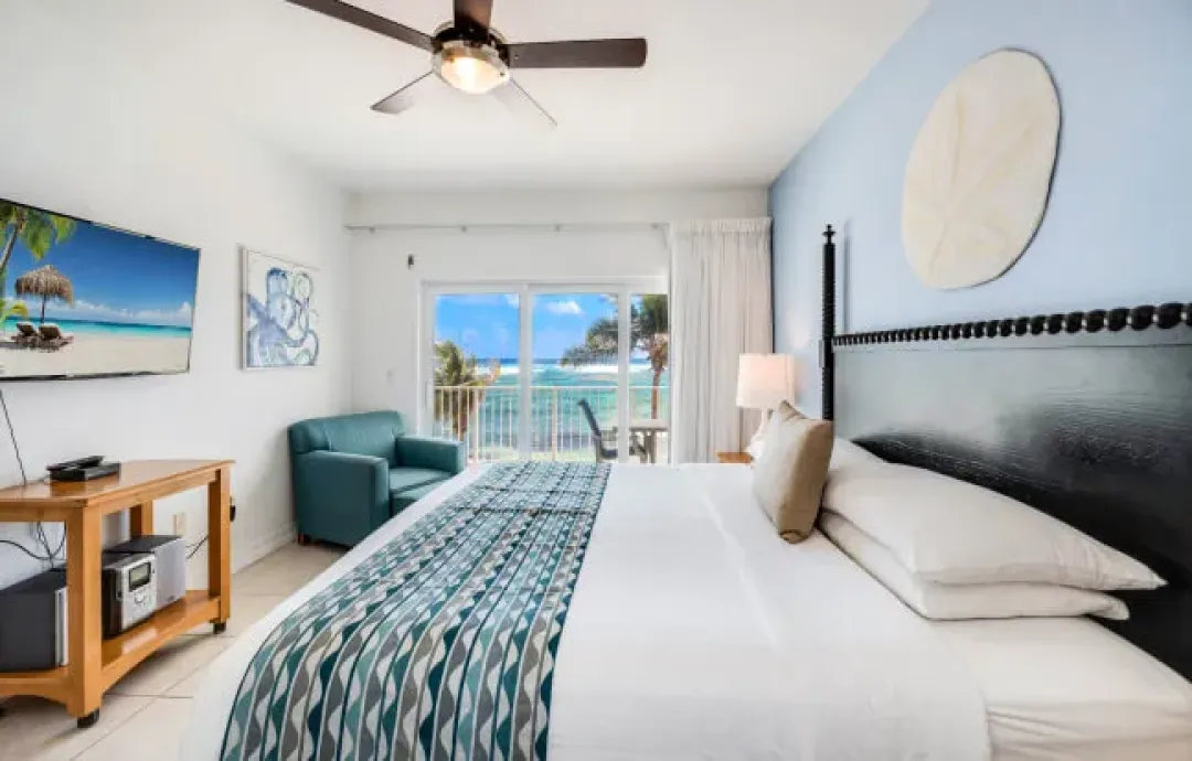 The-Reef-Beach-Resort-Beachfront-Studio-King-Bed