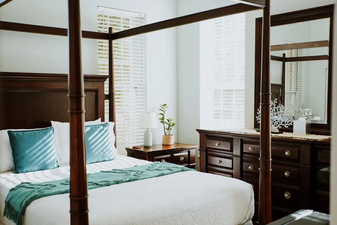 Shangri-La-Cayman-Islands-Oleander-Room-King-Bed