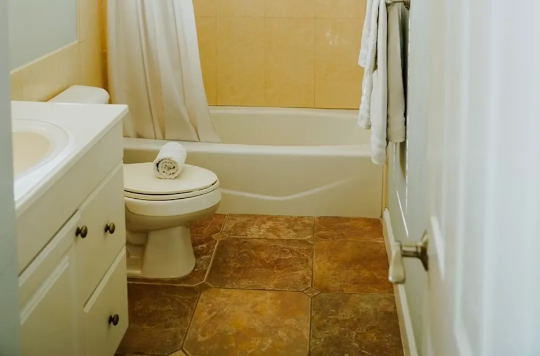 Shangri-La-Cayman-Islands-Oleander-Room-Bathroom