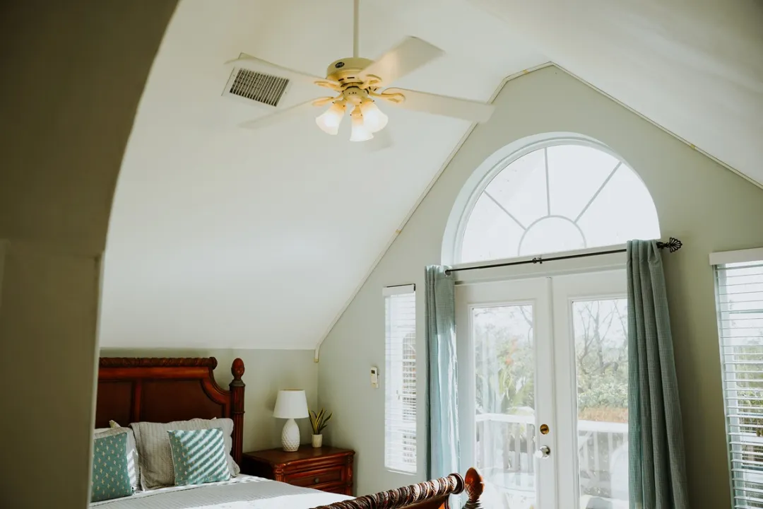 Shangri-La-Cayman-Islands-BougainVilliea-Room