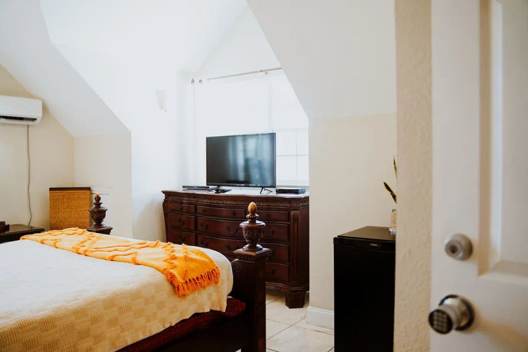 Shangri-La-Cayman-Poician-Room-Furniture