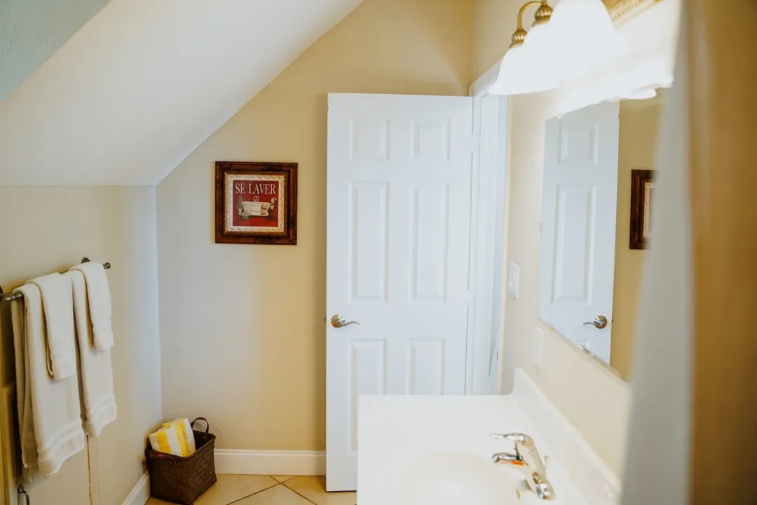 Shangri-La-Cayman-Poician-Room-Bathroom
