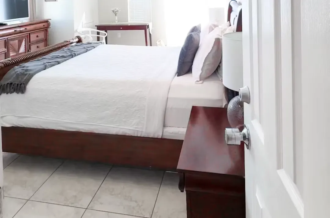 Shangri-La-Cayman-Islands-Bamboo-Room