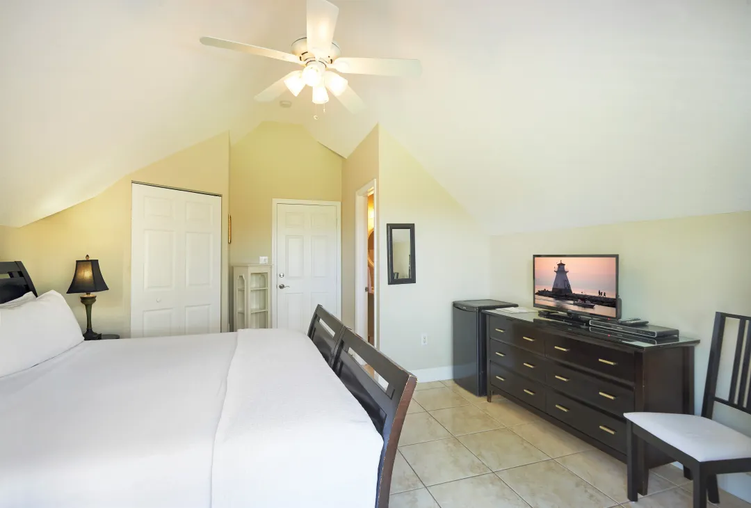 Shangri-La-Cayman-Islands-Travellers-Room-Detail