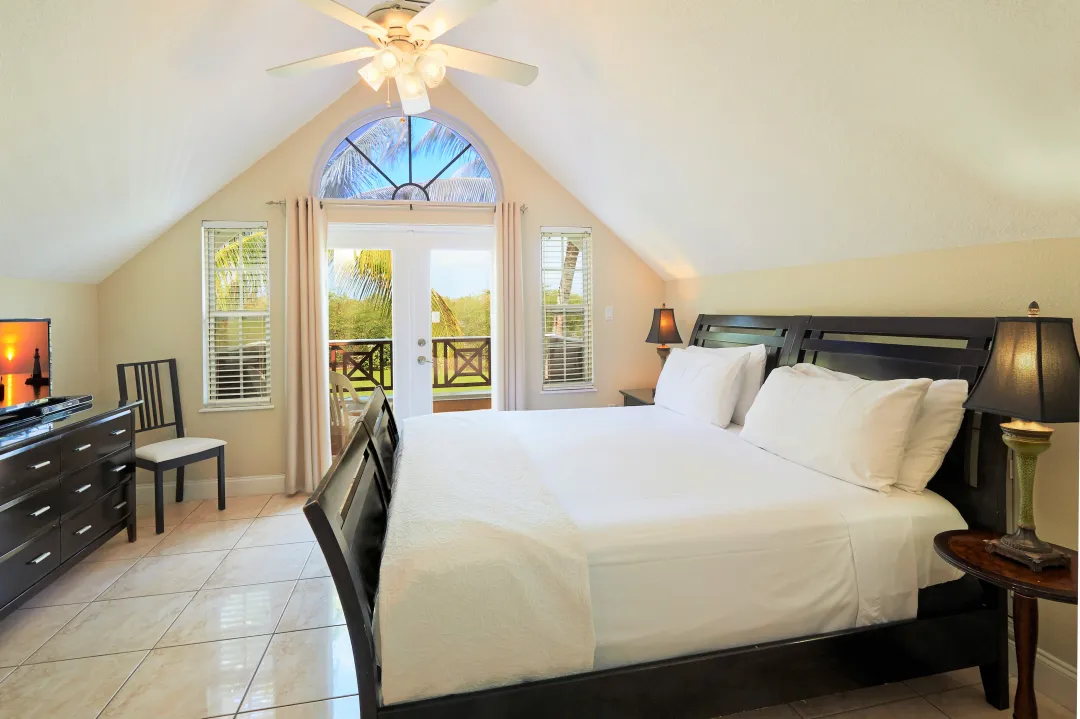 Shangri-La-Cayman-Islands-Travellers-Room