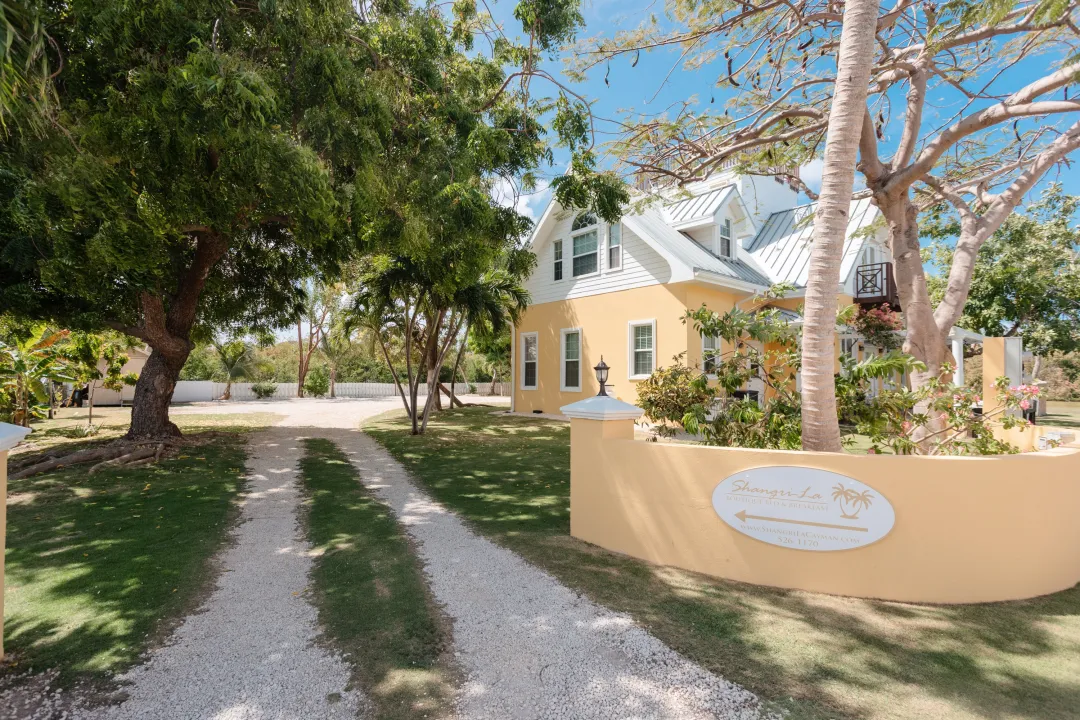 Shangri-La-Cayman-Islands-Entrance