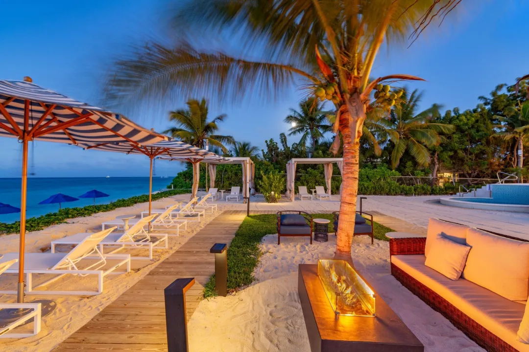 Windsong-Turks-and-Caicos-Beach-Beds