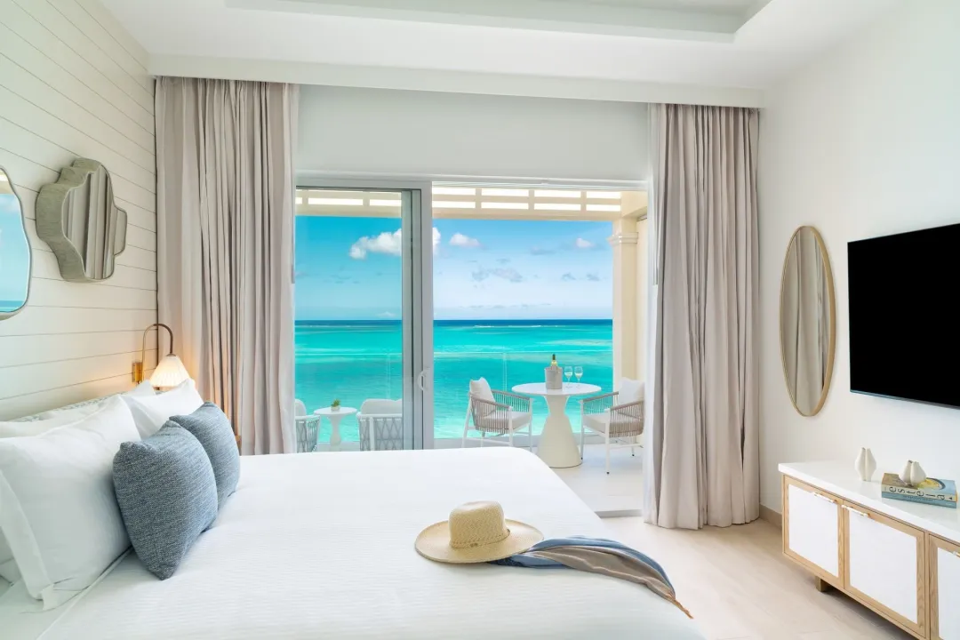 Windsong-Turks-and-Caicos-One-Bedroom-Beachfront-Junior-Suite-King-Bed