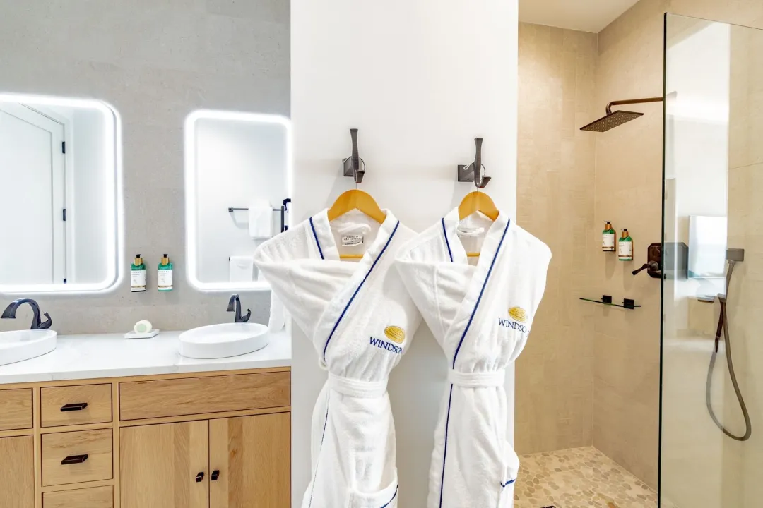 Windsong-Turks-and-Caicos-One-Bedroom-Beachfront-Junior-Suite-Bathroom