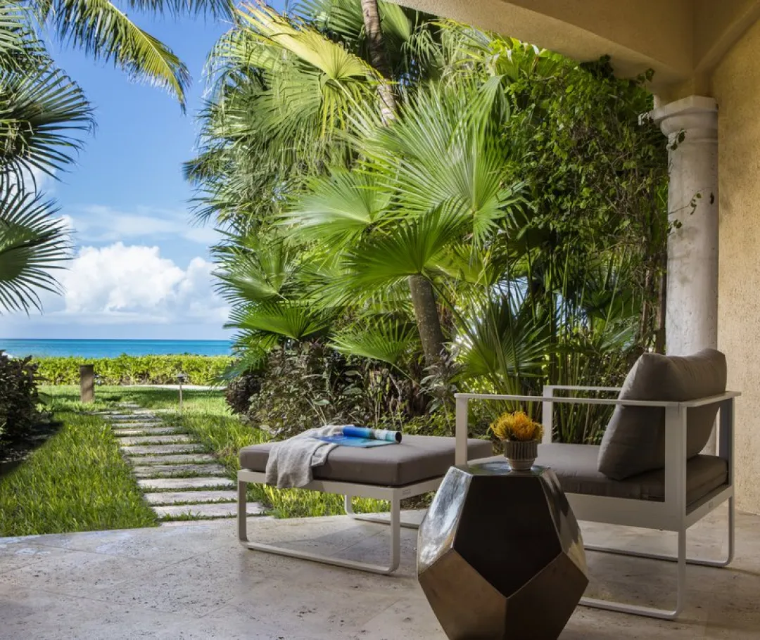 Grace-Bay-Club-Grace-Bay-Junior-Suite-Patio