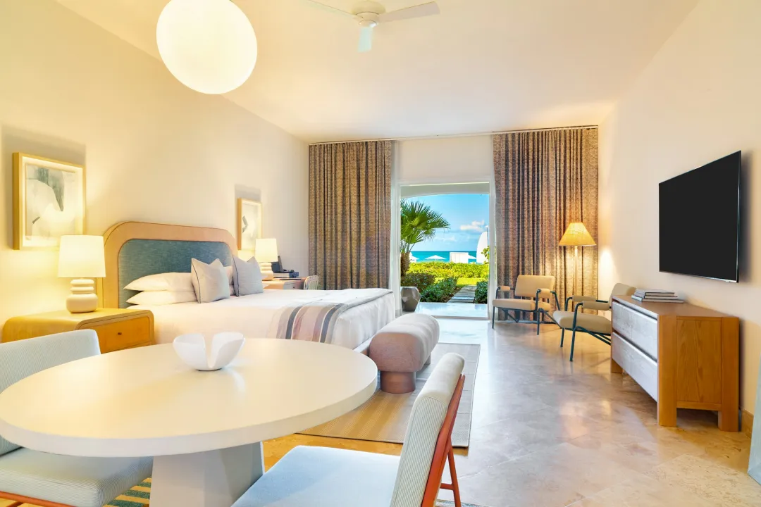 Grace-Bay-Club-Grace-Bay-Junior-Suite-King-Bed