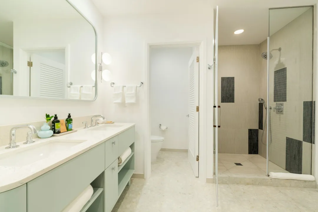 Grace-Bay-Club-Grace-Bay-Junior-Suite-Bathroom