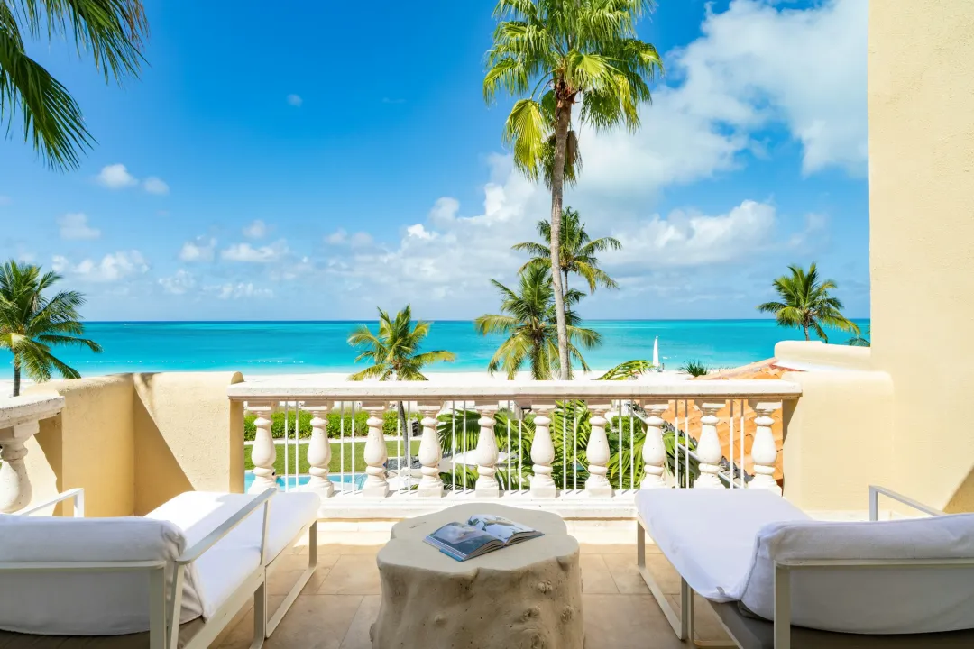 Grace-Bay-Club-Luxury-One-Bedroom-Suite-Balcony