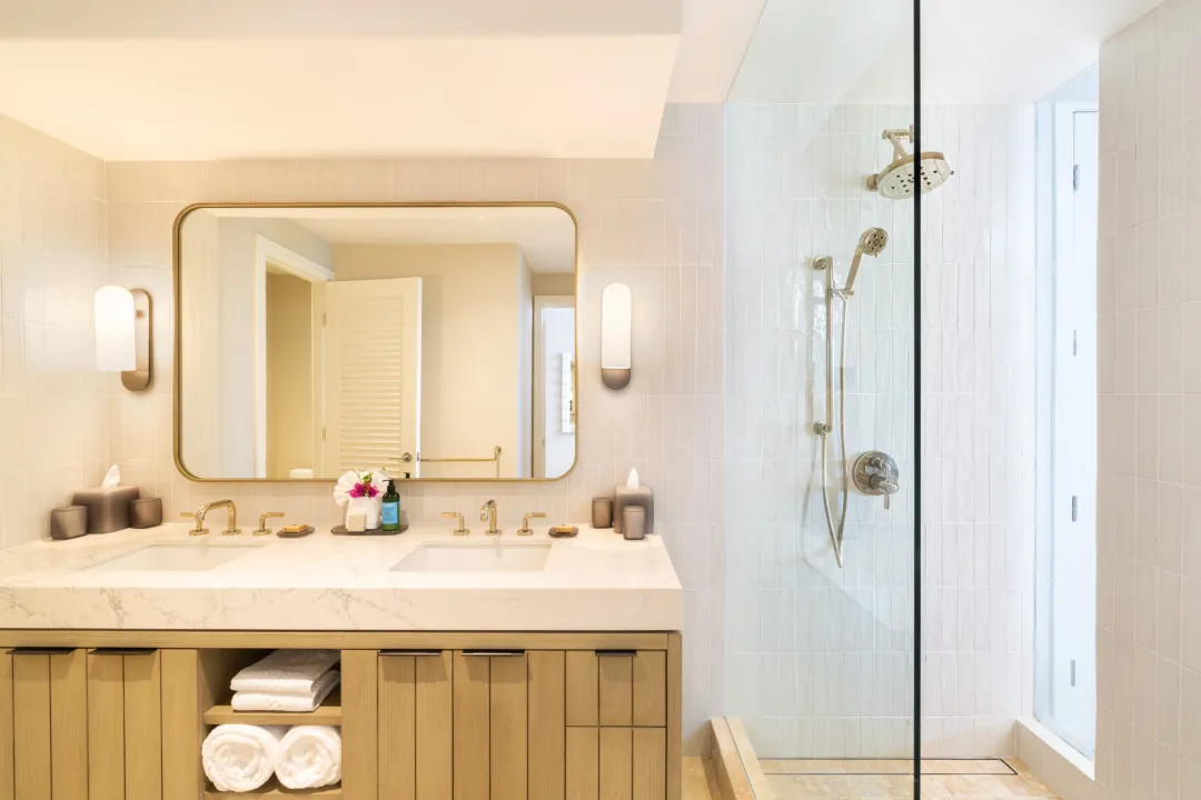 Grace-Bay-Club-Villas-Junior-Suite-Bathroom
