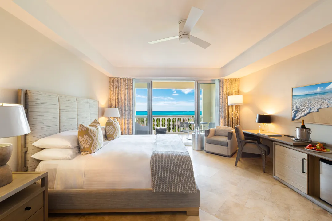 Grace-Bay-Club-Villas-Junior-Suite-King-Bed_1