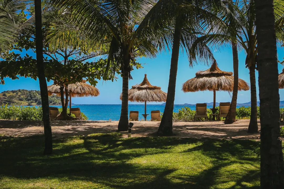 Bequia-Beach-Hotel-Lush-Gardens