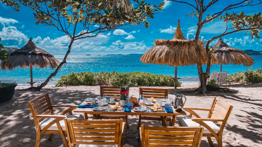 Bequia-Beach-Hotel-Beachside-Dining
