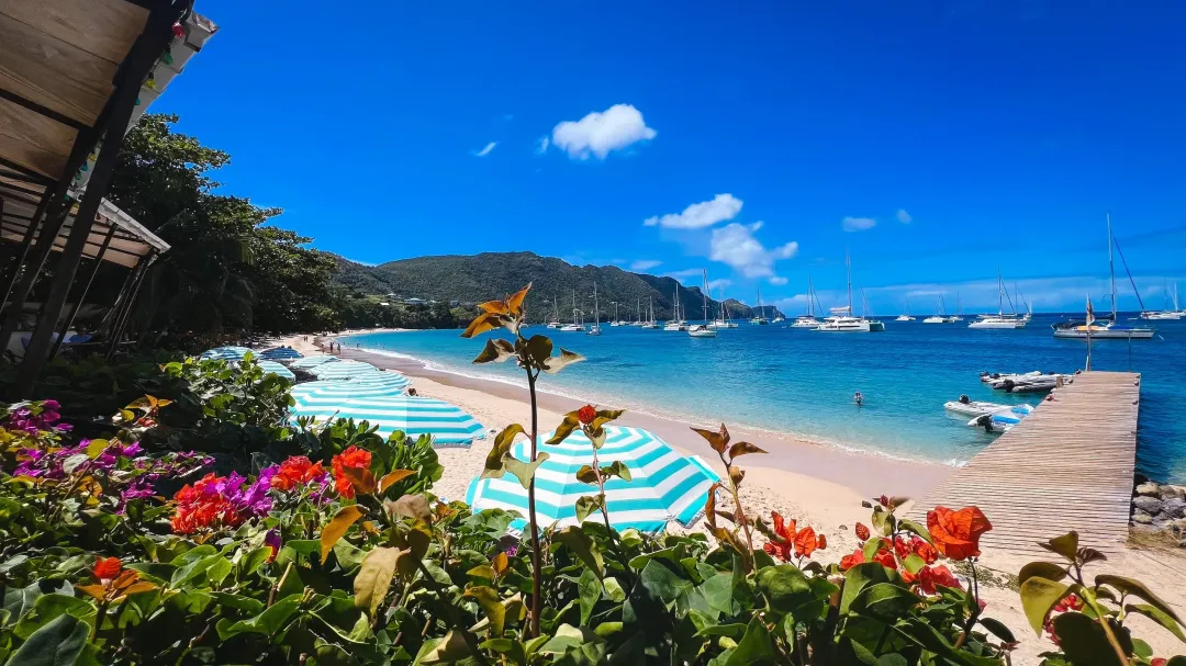 Bequia-Beach-Hotel-Beach-Beds