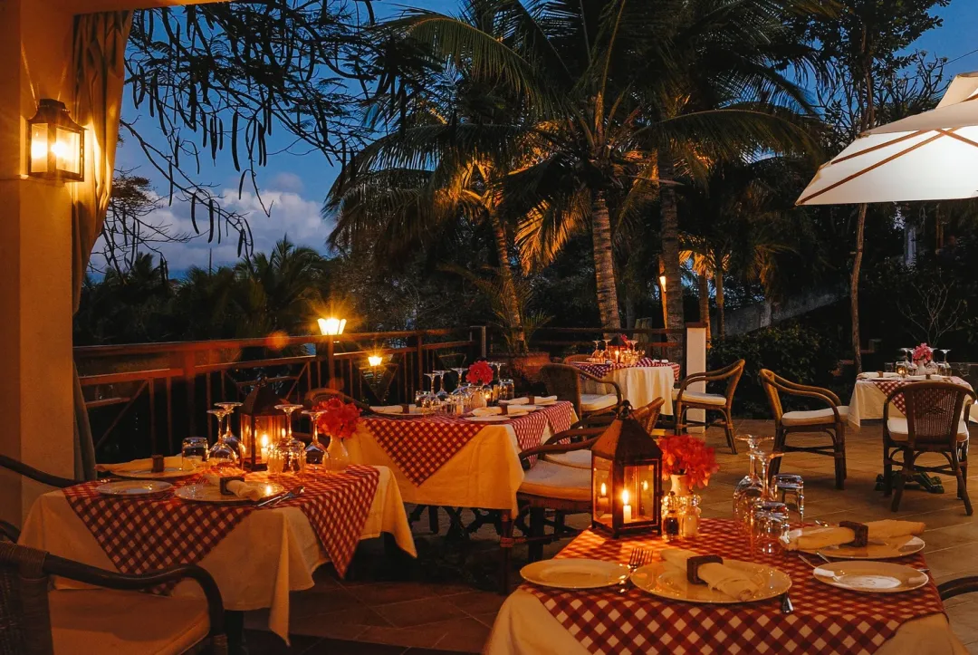 Bequia-Beach-Hotel-Blue-Tropic-Restaurant