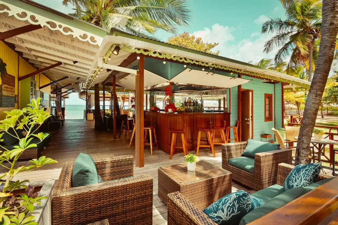 Bequia-Beach-Hotel-The-Beach-Bar-and-Lounge