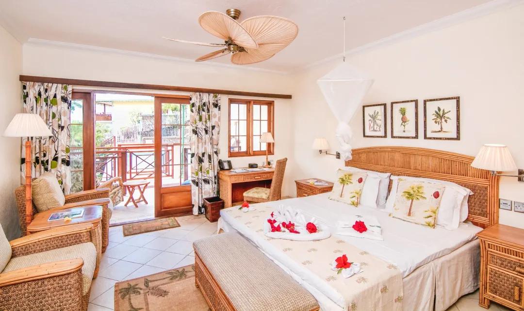 Bequia-Beach-Hotel-Classic-Room-King-Bed
