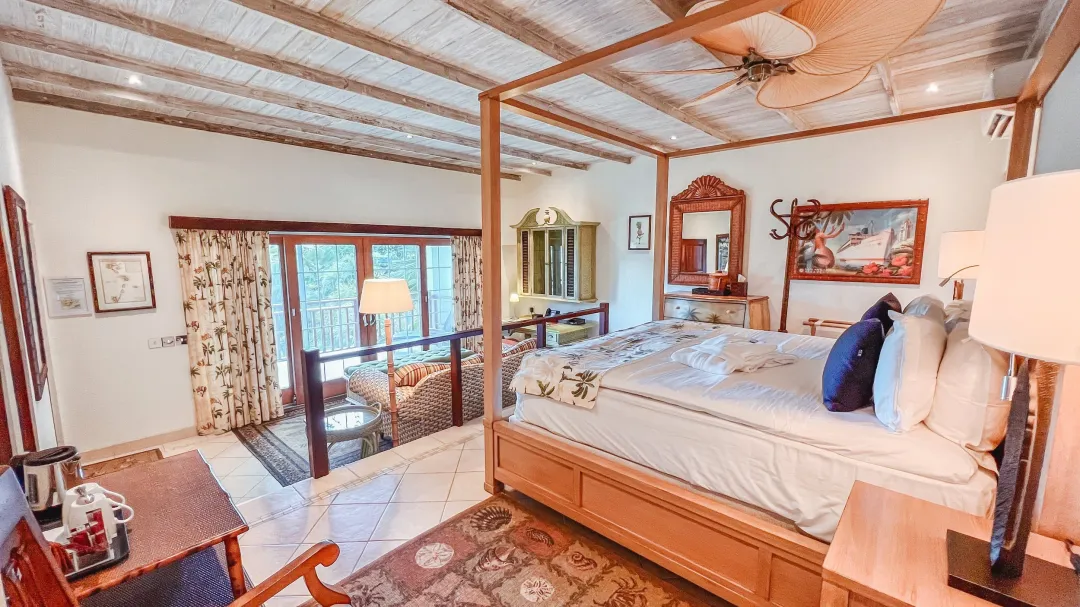 Bequia-Beach-Hotel-Junior-Suite-King-Bed
