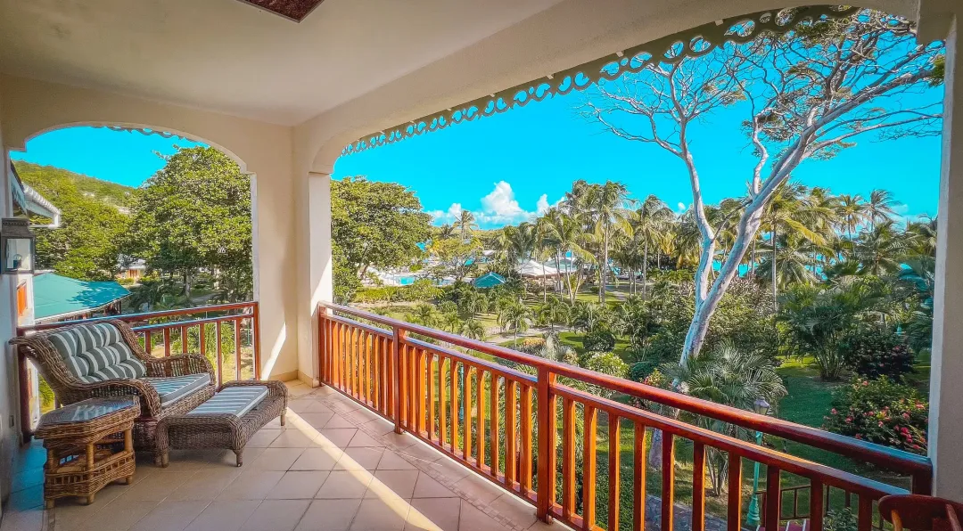 Bequia-Beach-Hotel-Junior-Suite-Balcony