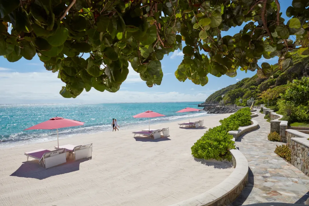 Mandarin-Oriental-Canouan-Beach-Beds