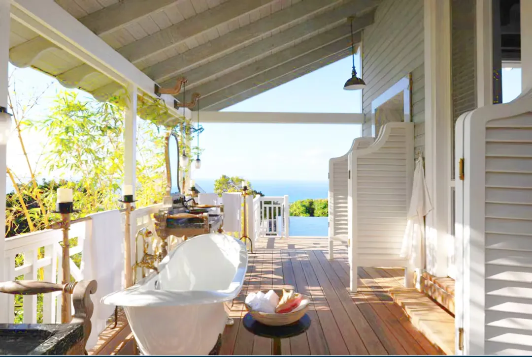 Belle Mont Sanctuary Resort - Luxury Cottage with Pool - Bathtub and Pool View