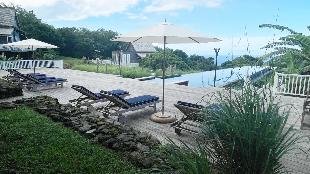 Belle Mont Sanctuary Resort - Luxury Farmhouse Cottage King - Pool Deck